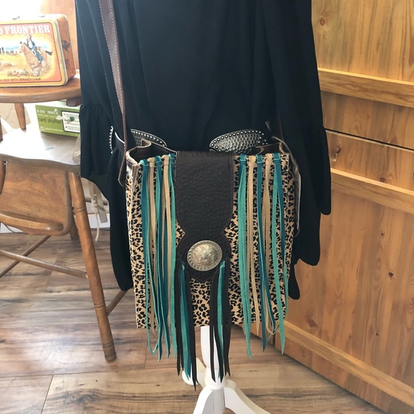 🌵SOLD🌵 Leopard Cowhide & Brown Leather Crossbody - Picture 3 of 8